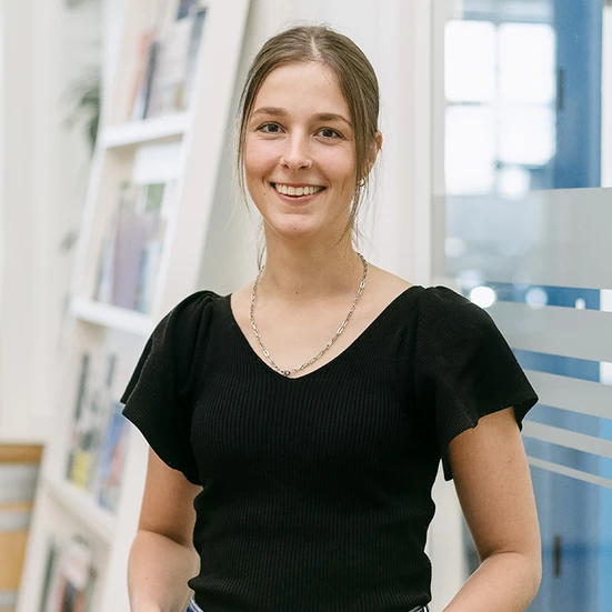 Lara Cordes Porträt von HOCHZWEI-Mitarbeiterin Lara Cordes