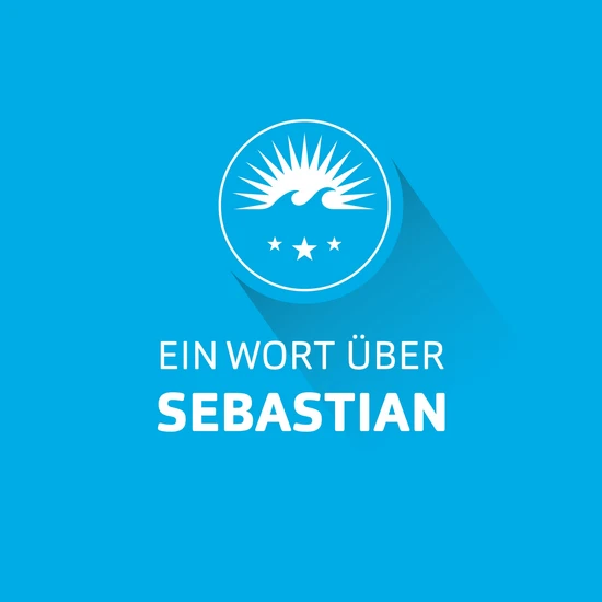 Ein Wort über Sebastian Blauer Hintergrund, davor das Logo der Agentur Hochzwei und eine weiße Aufschrift: Ein Wort über Sebastian.