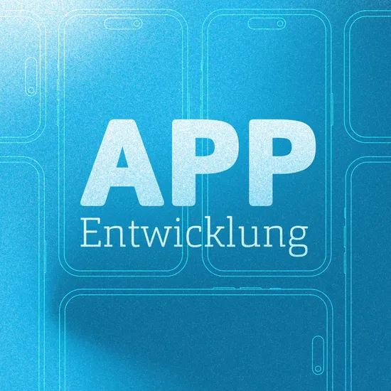 Mit HOCHZWEI am kosteneffektivsten zur eigenen App Blauer Hintergrund, davor eine Aufschrift in weiß: App Entwicklung