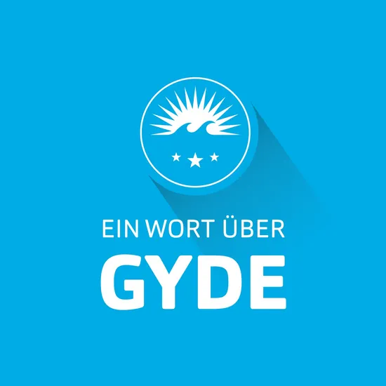 Ein Wort über Gyde Blaue Grafik mit Schriftzug Ein Wort über Gyde. Darüber das HOCHZWEI Logo mit einer aufgehenden Sonne, zwei Wellen und drei Sternen.