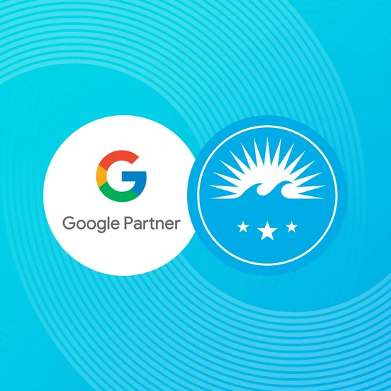 HOCHZWEI ist Google Partner Blaue Grafik mit Google Logo und HOCHZWEI-Logo: HOCHZWEI ist Google-Partner