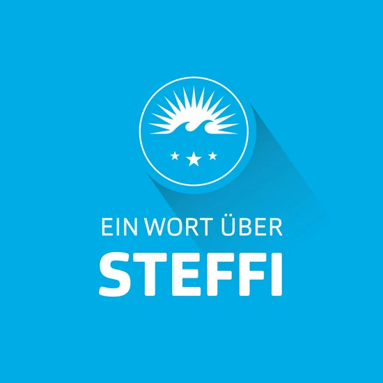 Ein Wort über Steffi Blauer Hintergrund, HOCHZWEI-LOGO und weiße Schrift: Ein Wort über Steffi