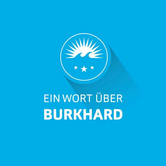 Ein Wort über Burkhard Blaue Grafik mit Schriftzug Ein Wort über Burkhard. Darüber das Hochzwei Logo mit einer aufgehenden Sonne, zwei Wellen und drei Sternen.
